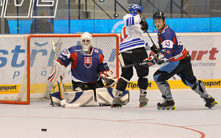 Finové porazili v dramatickém zápase Slovensko, které padá z elitní skupiny